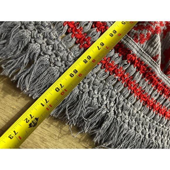 VTG Sears Tapestry Fringe Heavyweight Bedspread USA Made Red Gray 75"x71" - Picture 14 of 15